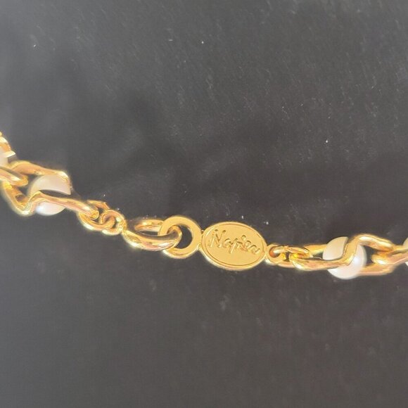 Napier Gold Faux Pearl Classic Mobwife Interlocking Chain 17" Chocker Necklace - Picture 3 of 3